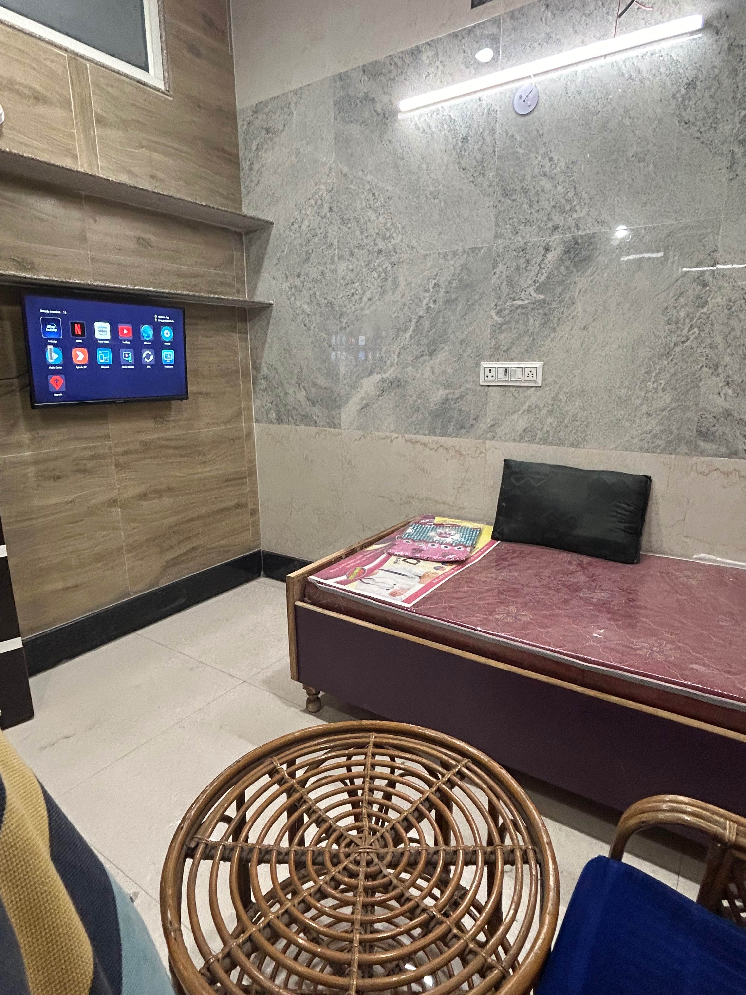 Fully luxurious PG for Students, Doctors,Bankers and Service class-Raja Park-Jaipur