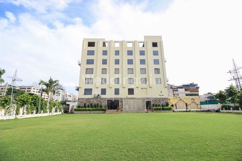 1_4802hotel-royal-akshayam-hotel-royal-akshayam-lawn-8.jpg