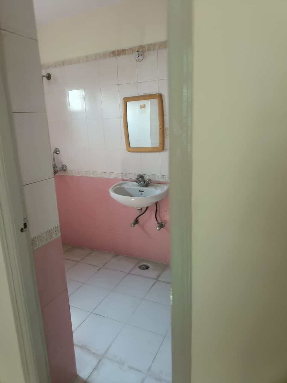 3 BHK Semi Furnished Flat for Rent in Bani Park Jaipur-Banipark-Jaipur