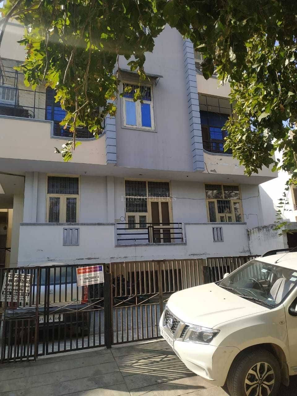 Spacious 3BHK park facing apartment for rent in Chitrakoot, Sec 3, Jaipur-Vaishali Nagar-Jaipur